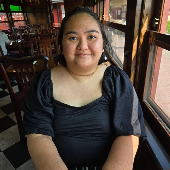 Meet your Posher, Corinne - Picture 1 of 1